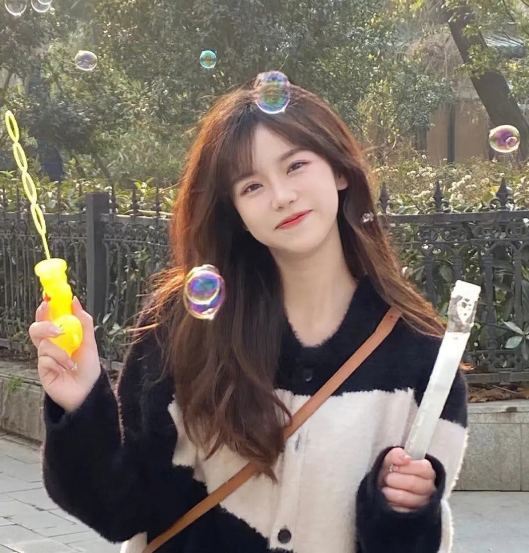 小奶龙驾到我在荒年带全家发大财