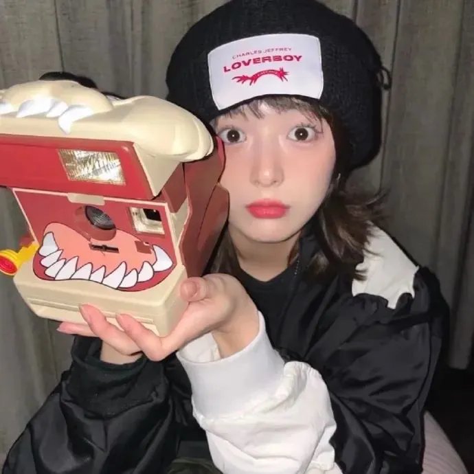 这个皇后不对劲